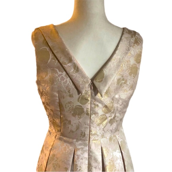 Tahari Cream Blush and Metallic Gold Floral Print Vintage Inspired Dress Sz 8 - Picture 4 of 9